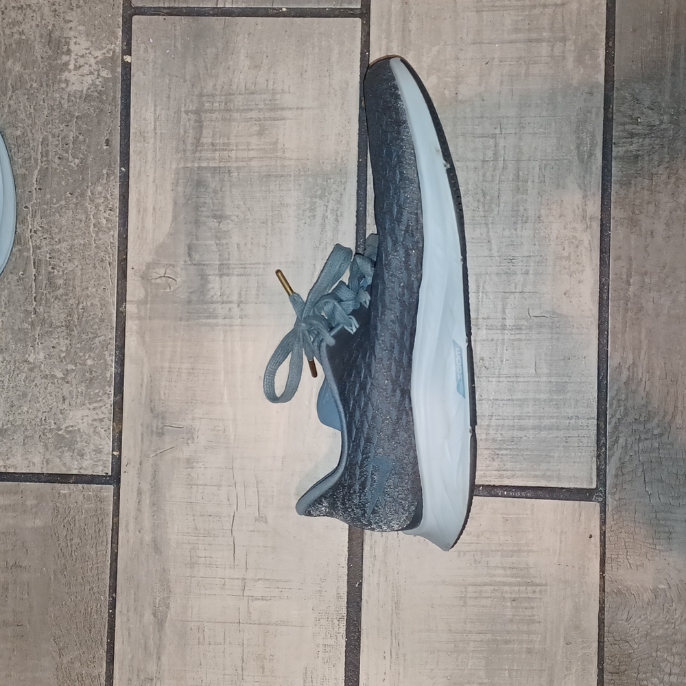 Shose - Picture 2 of 4
